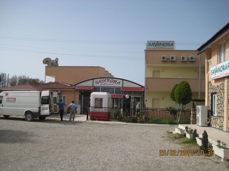 Eingangsbereich zur Rezeption Sayanora Hotel