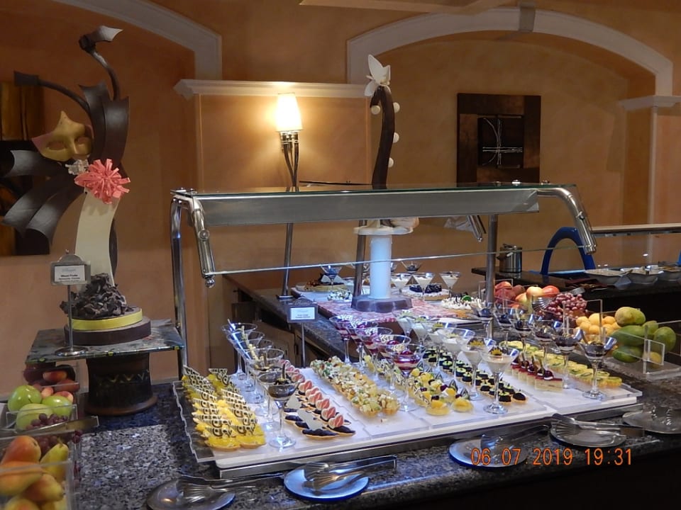 Gastro Premier Le Reve Hotel & Spa