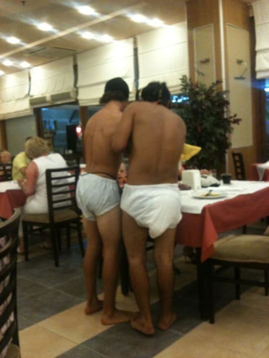 Die zwei verrückten Animateure Hane Family Resort