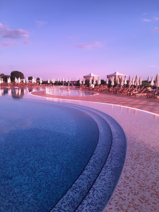 Pool Gold Island Selected