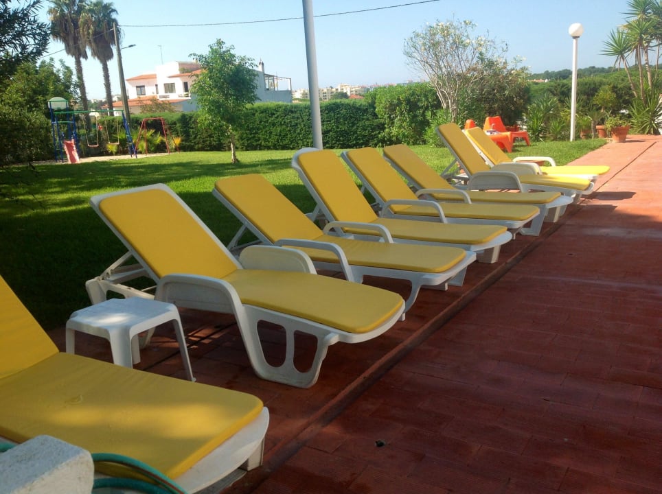 Sunbeds Apartamentos Turisticos Gida