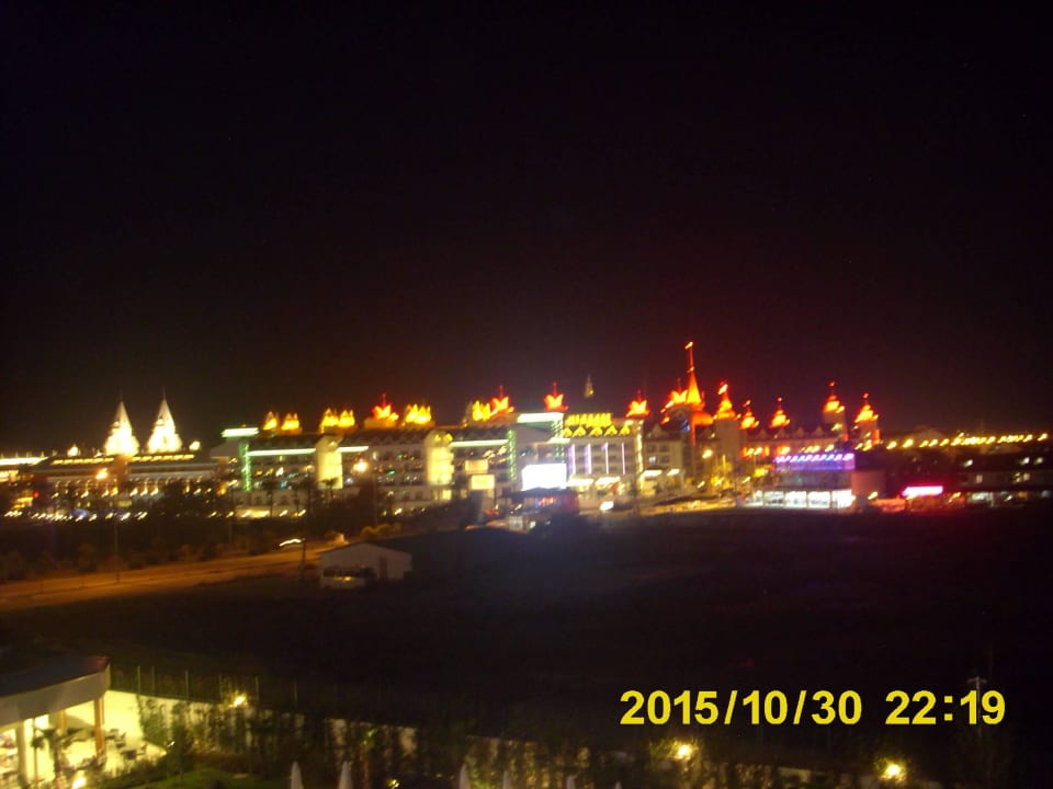 Schöner Anblick bei Nacht Dream World Aqua Hotel