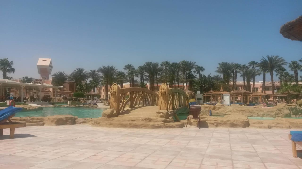 Poolanlage hinten, mit Whirlpool Beach Albatros Resort