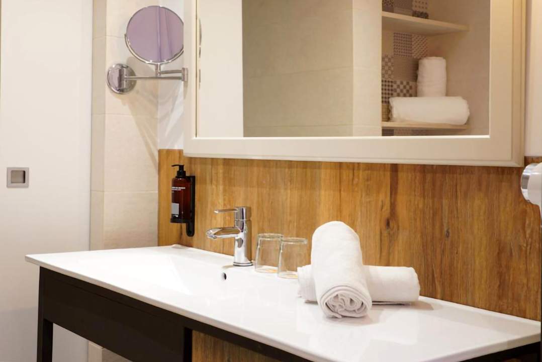 Zimmer Lloret Vibe Affiliated by FERGUS