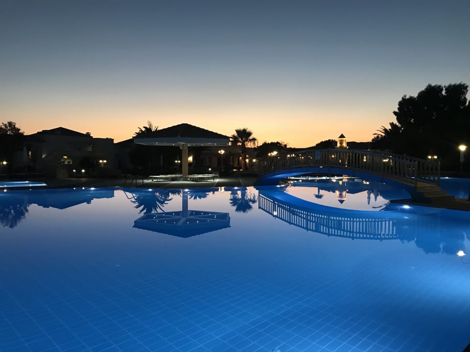Pool Neptune Luxury Resort