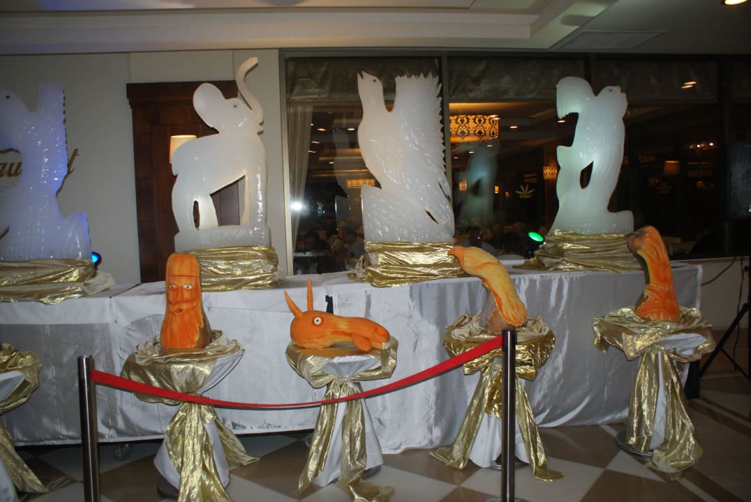 Deko vor dem Restaurant zum Gala Abend Aydinbey Kings Palace & Spa