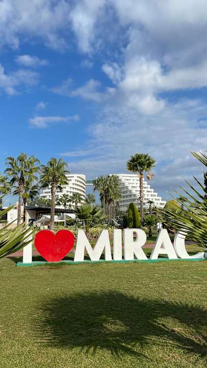 Außenansicht Hotel Miracle Resort