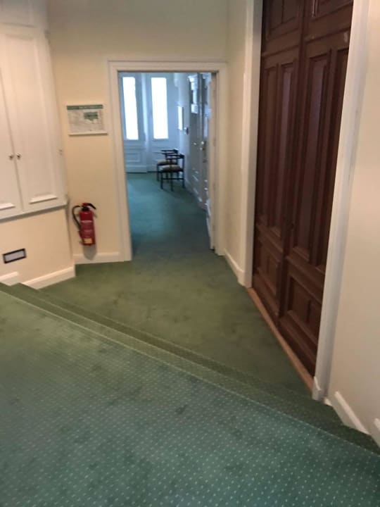 Flur unten im Eingangsbereich des Extragebäudes Baseler Hof