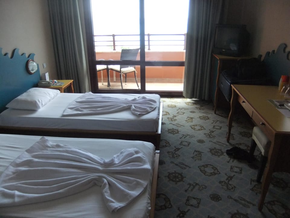 Zimmer und Balkon Hotel Grand Side