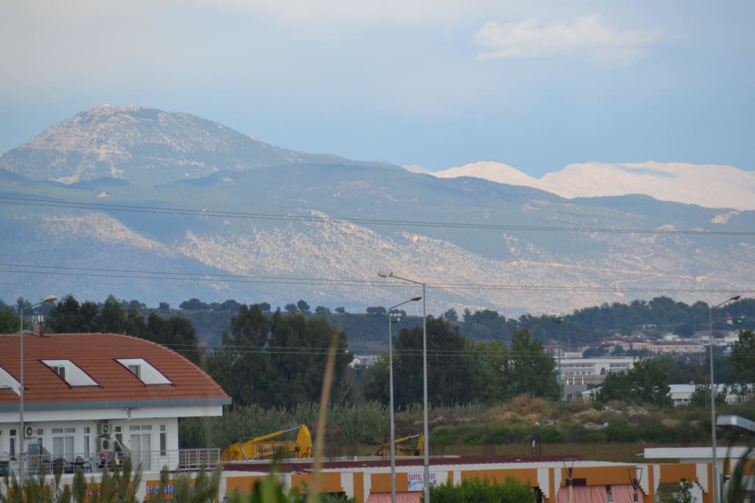 Klare Sicht auf das Taurusgebirge. Sehr selten Hane Family Resort