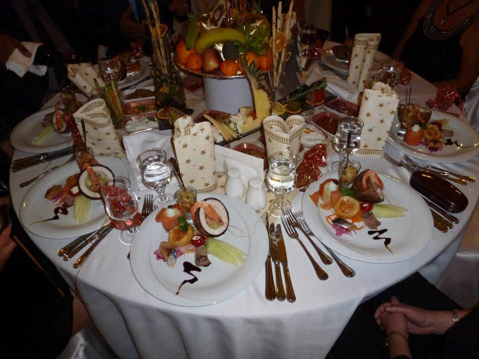 Gedeckter Tisch zu Silvester Diamond Excellence Resort & Spa