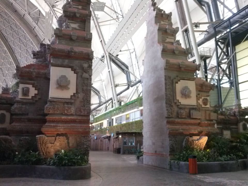 Boulevard Tropical Islands Resort