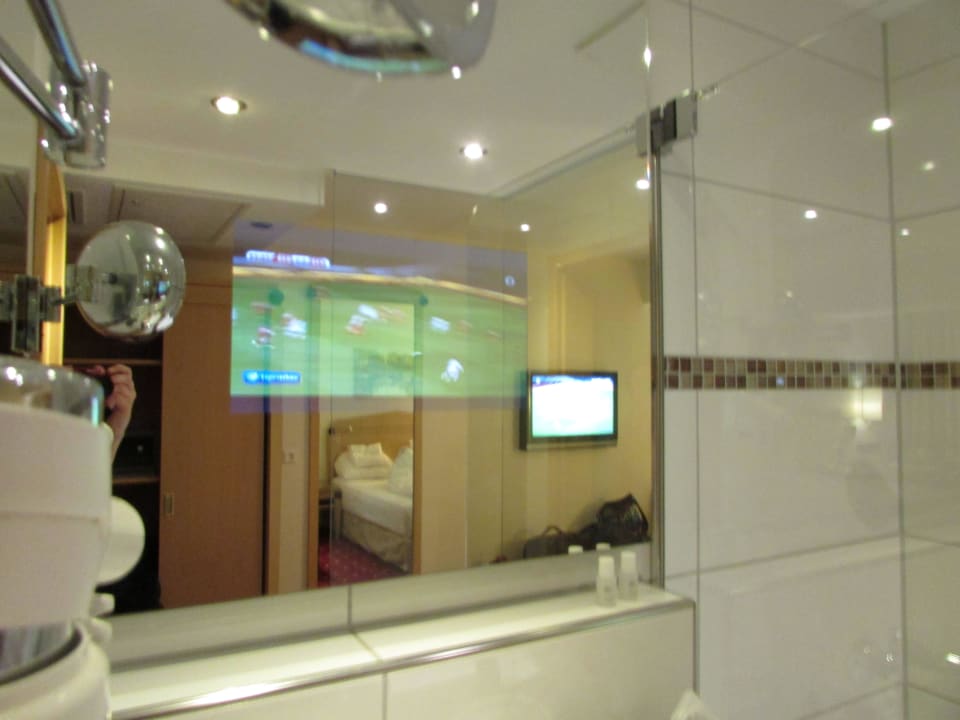 TV im Spiegel Hotel Pöker