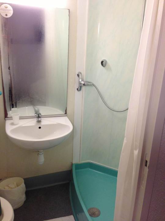 Bathroom B&B Hotel Strasbourg Nord Industrie