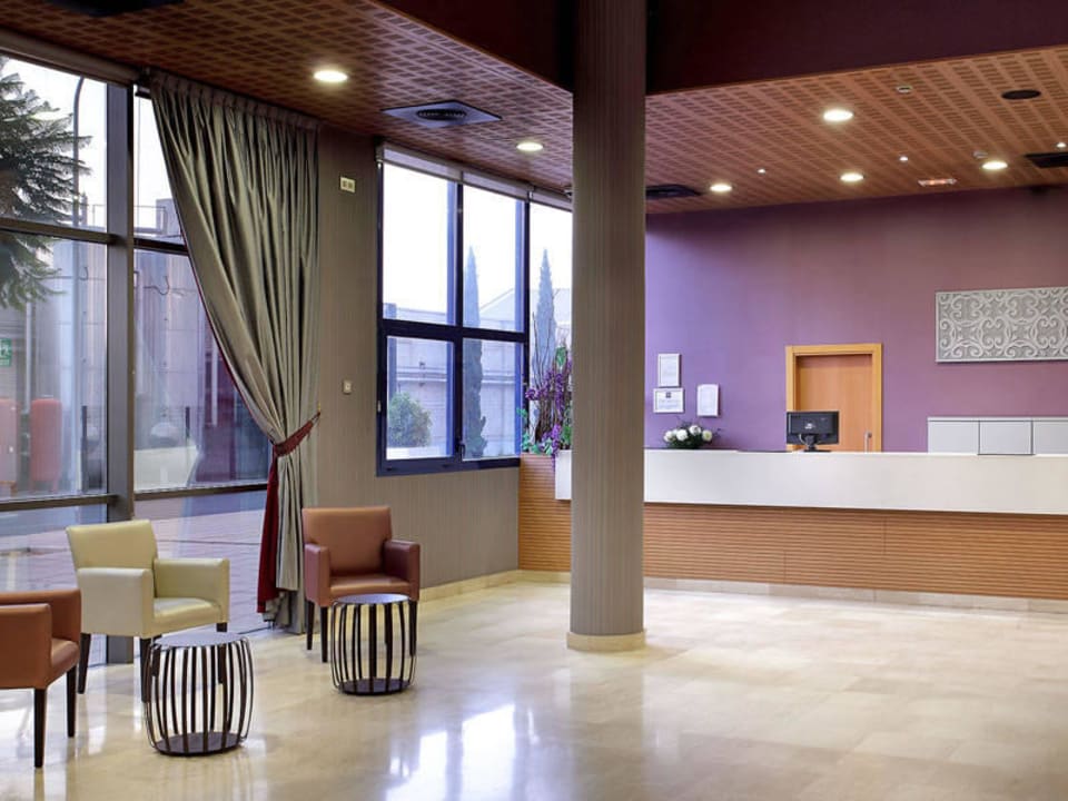 Recepción Hotel Exe Sevilla Palmera