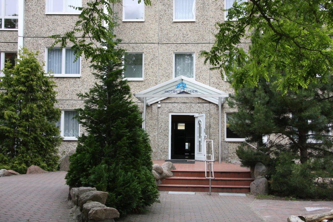 Eingang zum Hof Hotel am Meer
