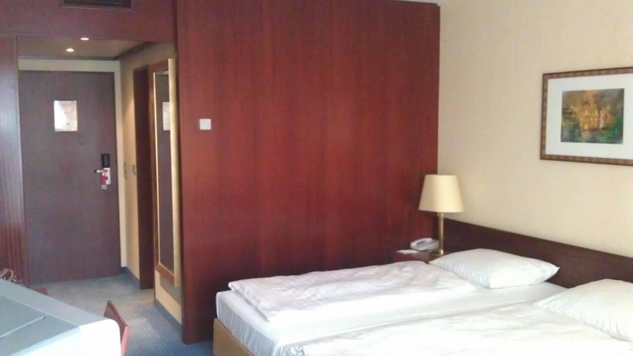 Blick zur Eingangstür Maritim Hotel Würzburg