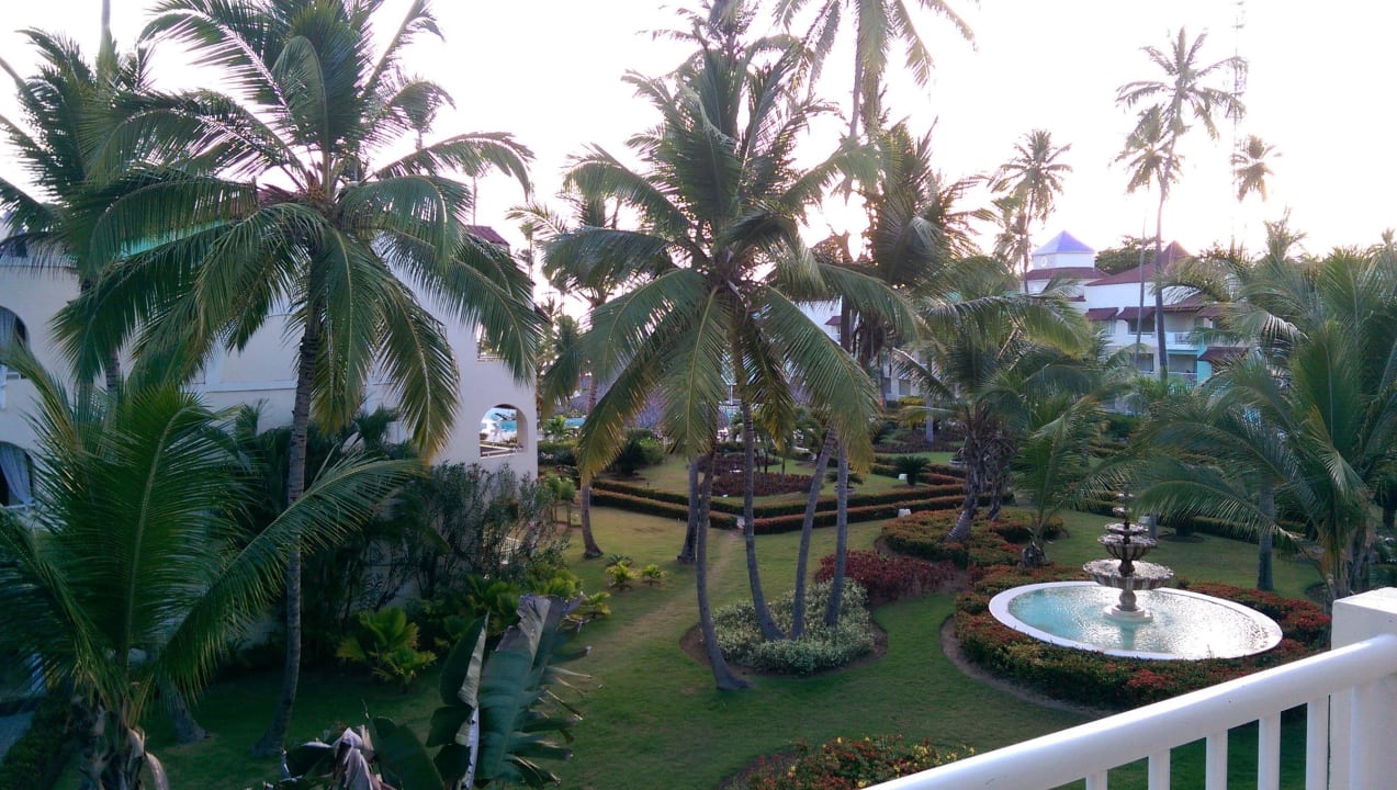 Ausblick aus dem Zimmer - Pool und etwas Meer Grand Palladium Select Bávaro Resort & Spa