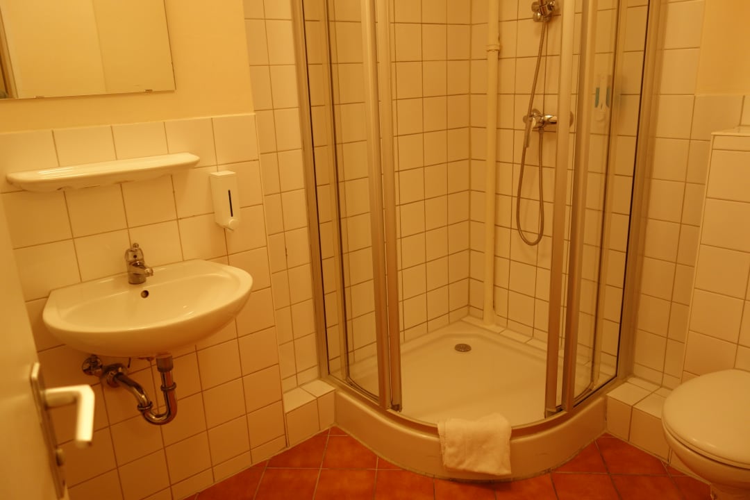 Badezimmer Pension Alpha Frankfurt City
