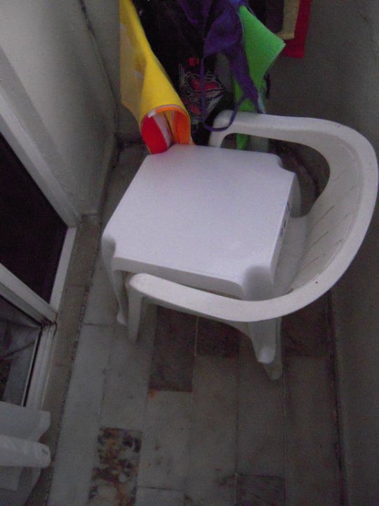 Balkon sehr klein. Club Hotel Pineta