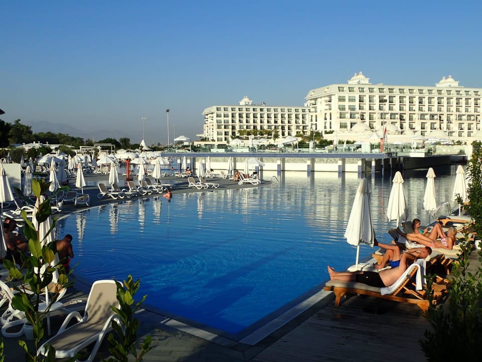 Pool mit Hauptgebäude Titanic Deluxe Golf Belek