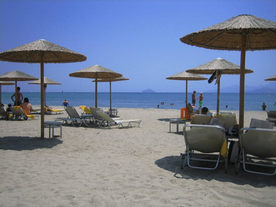 Feiner etwas dunklerer Sand Atlantica Belvedere Resort