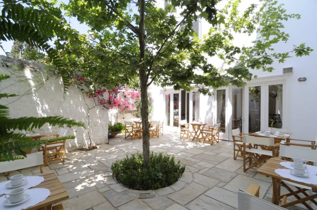 Patio Hotel Leto Hydra