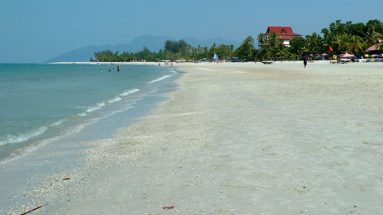 Strand vor der Anlage. Villa Idaman Motel