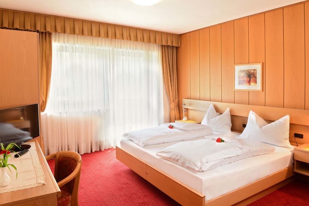 Zimmer River Hotel Post