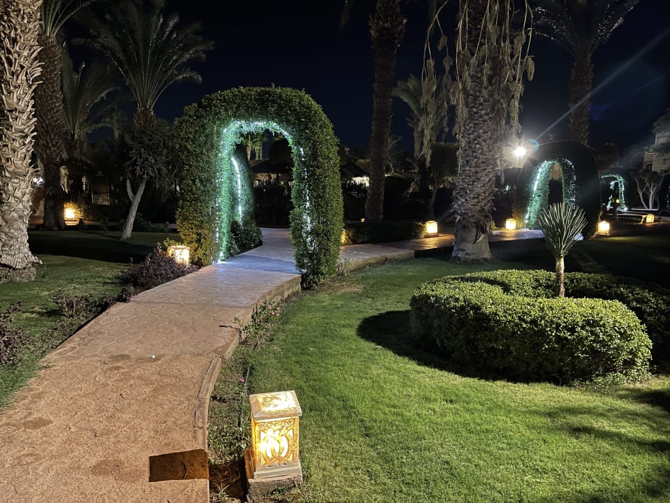 Gartenanlage Lotus Bay Beach Resort