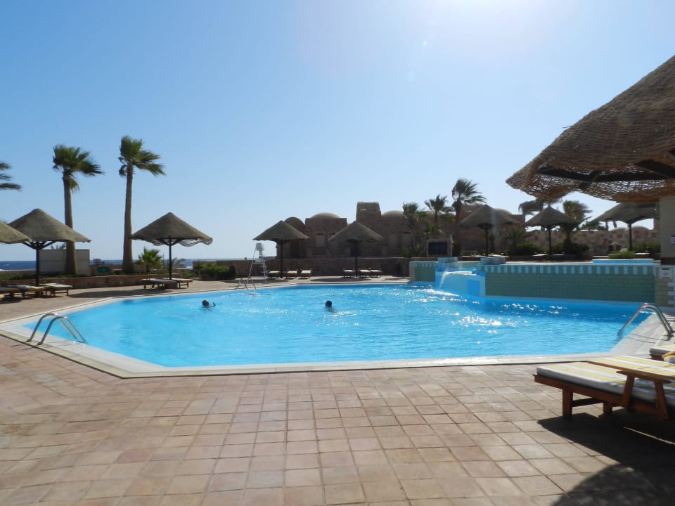 Hauptpool Mövenpick Resort El Quseir