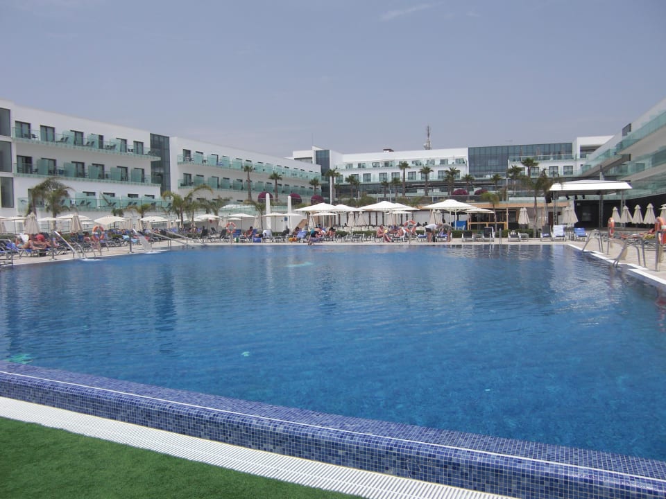 Der saubere Pool Hipotels Gran Conil Hotel