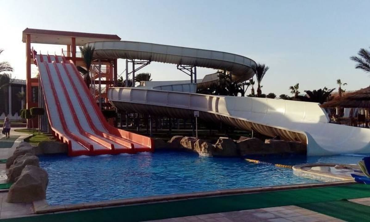 Rutschen in der Gartenanlage Beach Albatros Resort