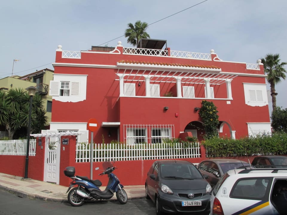 Linke Seite ist das Hotel Hotel Casa Mozart