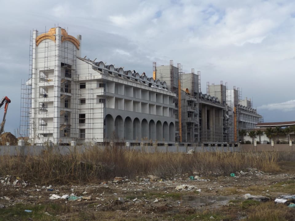 Neubau Charm Palace Komplettansicht Well Palace Side