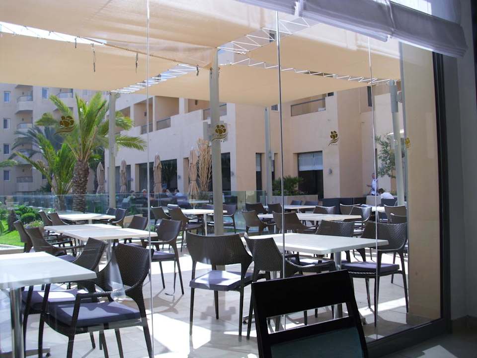 Außenbereich des Hauptrestaurants Hotel Rosa Beach