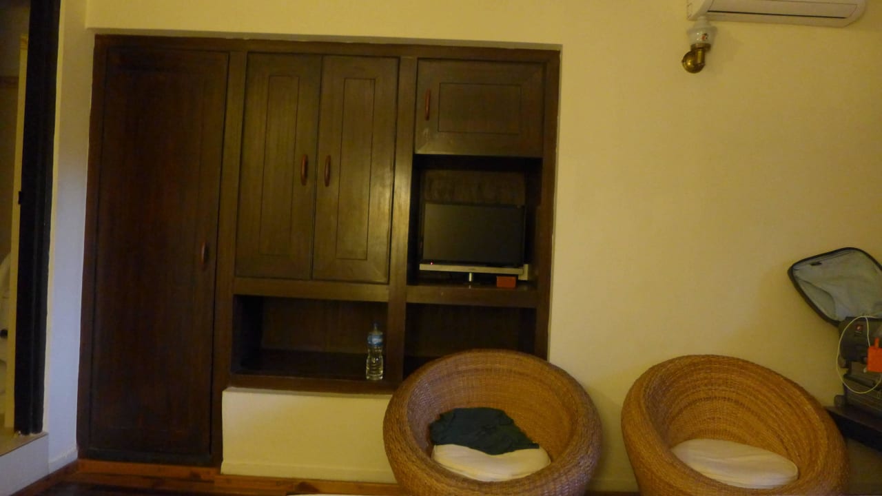 Großer Schrank im Zimmer Hotel Holy Himalaya