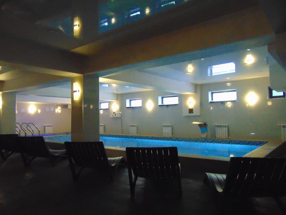 Pool Wyndham Garden Tashkent
