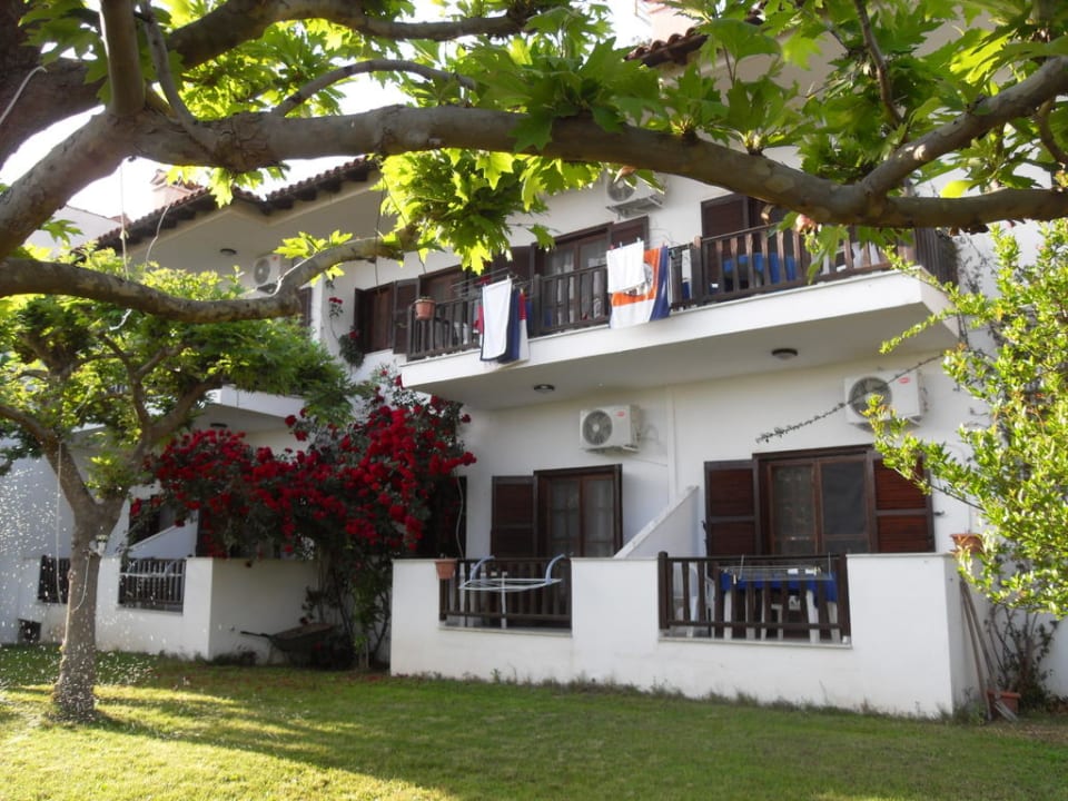 Seeseite der Pension Haus des Gartens / Pension Nikos