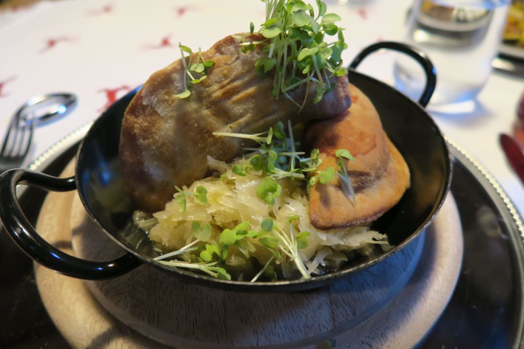 Großarler Fleischkrapfen mit Sauerkraut Chaletdorf Auszeit