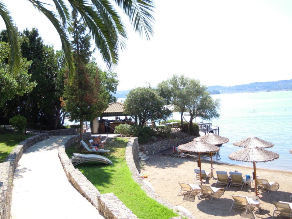Blick auf Poolbar und Snackbar sowie Strandbar Corfu Imperial, A Grecotel Resort To Live