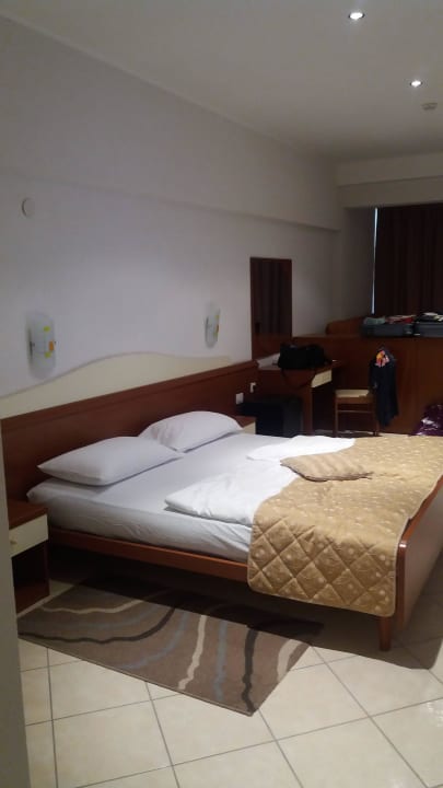 Schönes grosses Zimmer Narcis Hotel