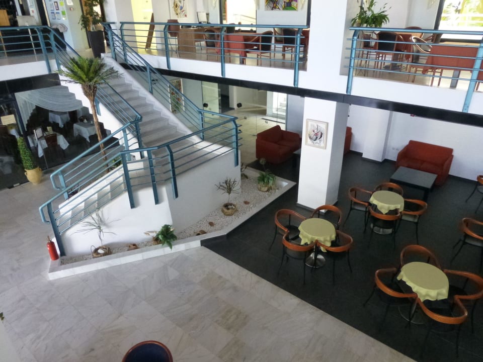 Sitzplätze gehörend zur Bar Hotel Kos Palace