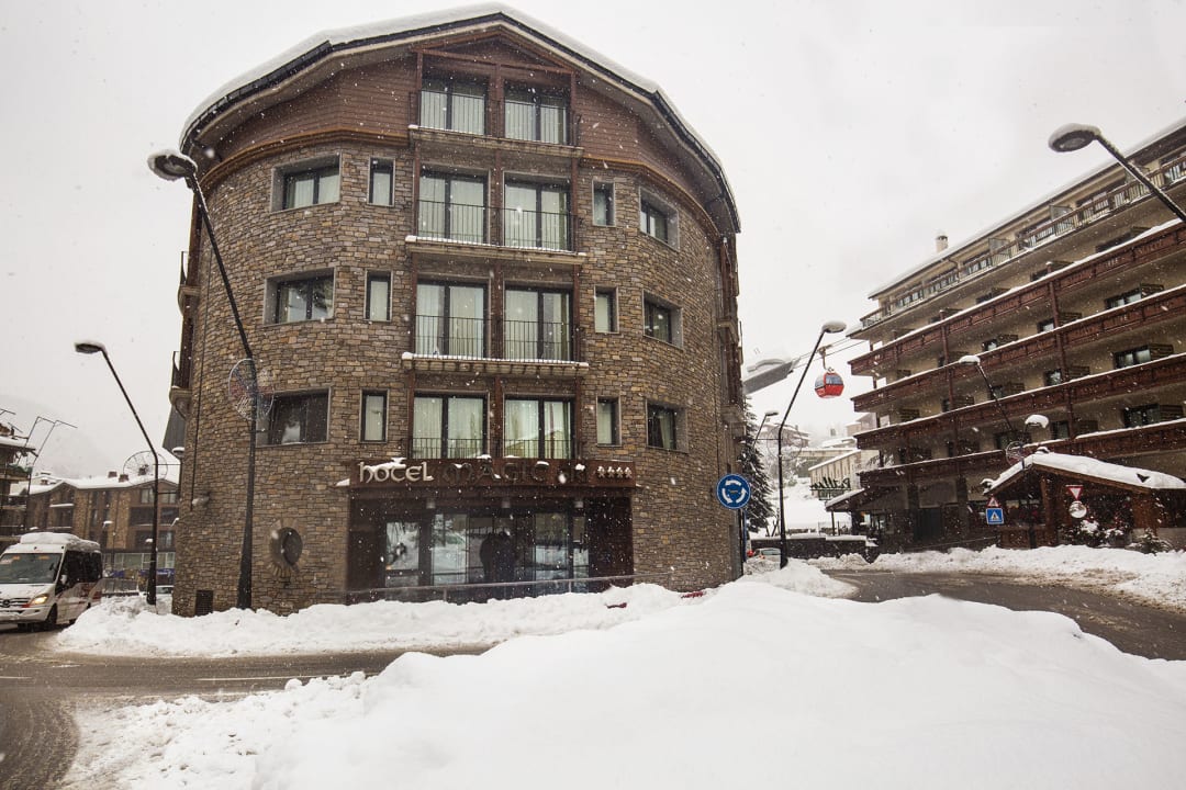 Außenansicht Hotel Màgic Ski