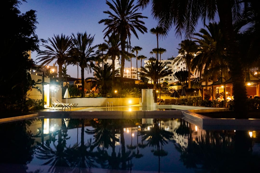 Pool HL Miraflor Suites Hotel