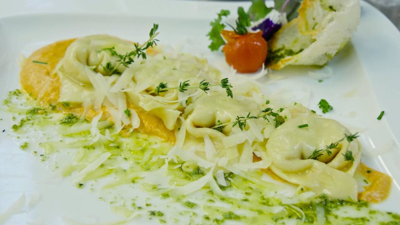 Hausgemachte Tortellini mit Kartoffel-Speck Fülle Hotel Kohlerhof