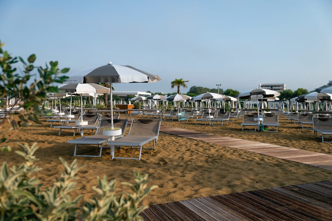 Strand Aparthotel Holiday