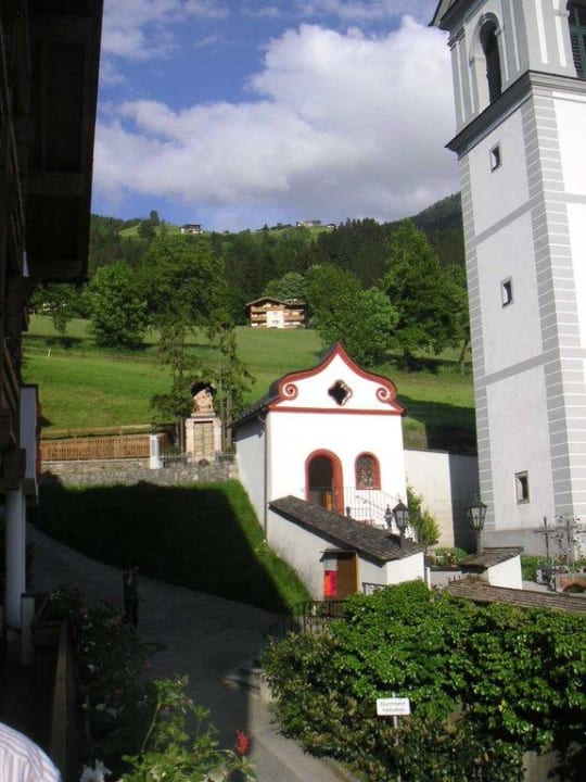 Die Kirche ist nebenan Hotel Hoppet