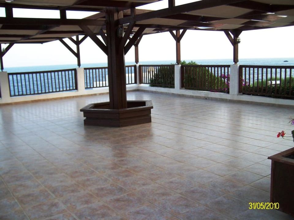 Tanzboden Dimitra Beach Hotel & Suites