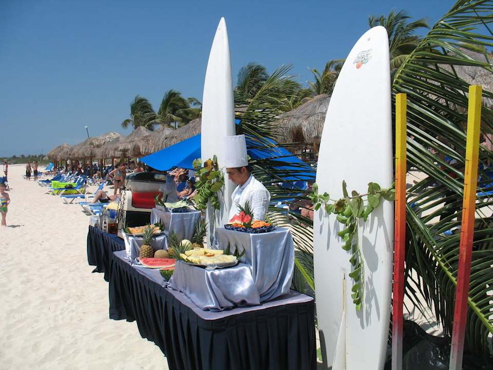 Beachparty Sandos Playacar Beach Resort